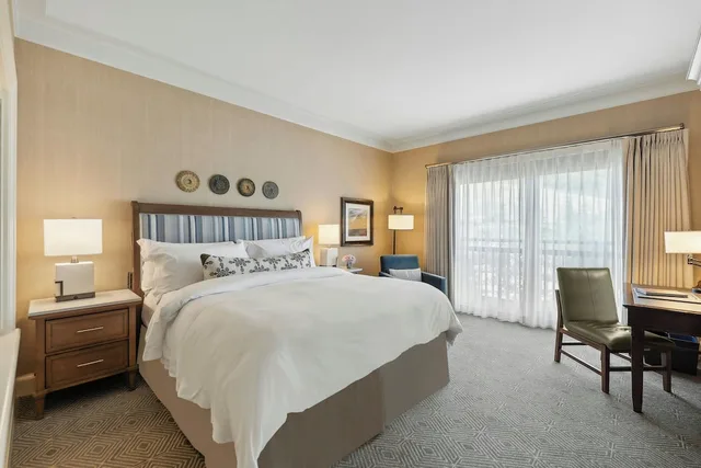 Room, King Bed, Mountain Side, The St. Regis Deer Valley 2/3