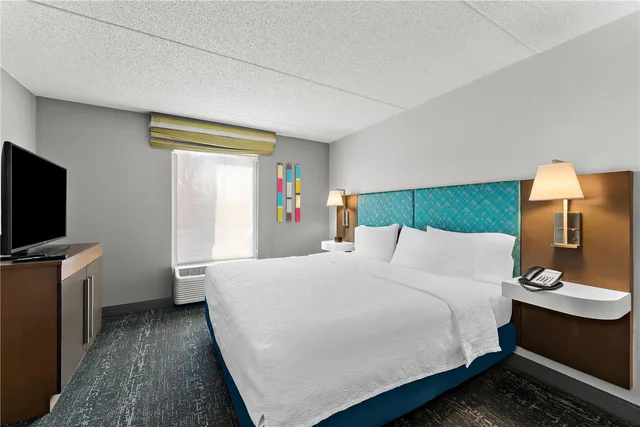 جناح بسرير كينج بغرفة نوم واحدة، Hampton Inn Suites Newtown 1/1