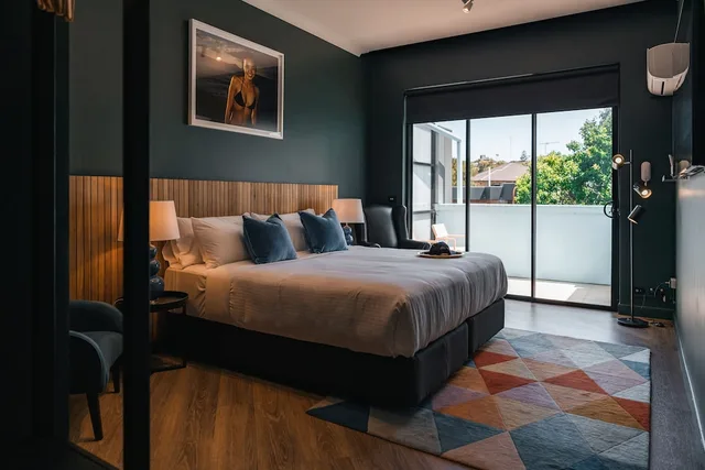 Blue, Suite, Twin Beds, King Bed، The Blue Hotel Bondi 2/2