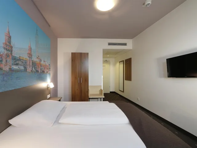 Room, French Bed, Queen Bed, B&B Hotel Berlin City-Ost (ex. Best Western Hotel City Ost) 2/9