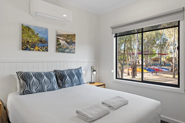 2 Bedrooms, Deluxe, Cabin, DISCOVERY PARKS - ECHUCA 1/5