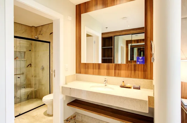 غرفة ديلوكس بسرير مزدوج أو سريرين منفصلين بإطلالة على المسبح بغرفة نوم واحدة، DoubleTree by Hilton Foz do Iguacu 9/10