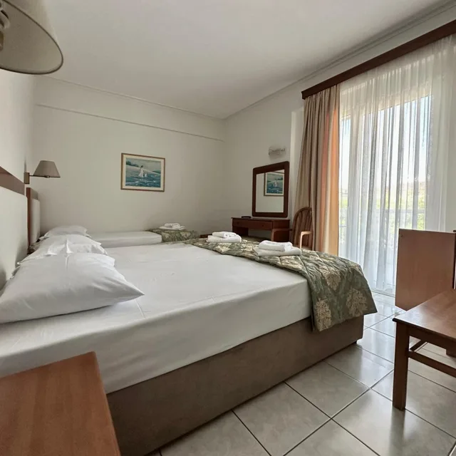 غرفة ثلاثية بشرفة، Hotel Ioni 1/6