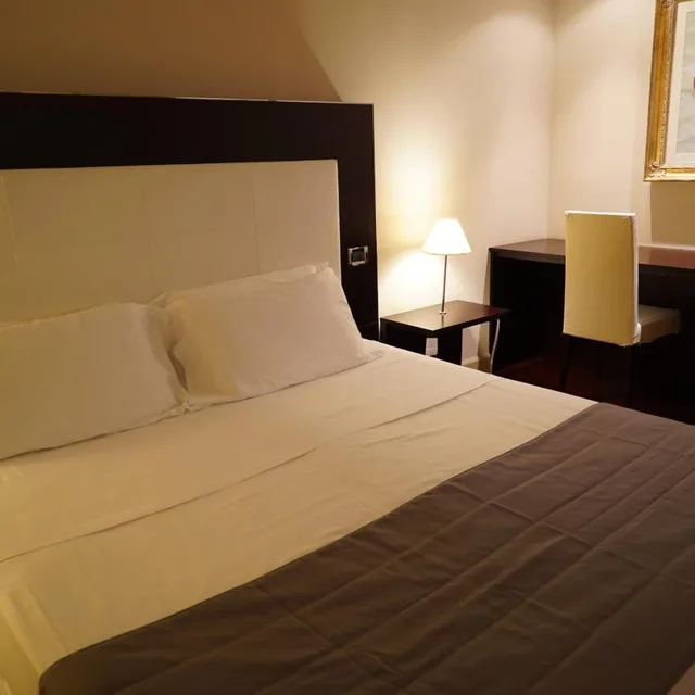 جناح جونيور، Cremona Palace Hotel 2/4