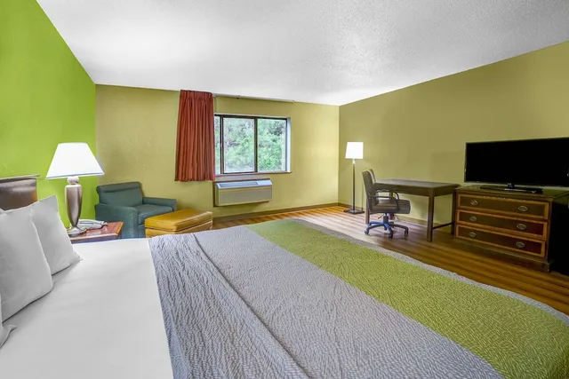 غرفة قياسية بسرير كينج، Motel6 Morehead, KY 6/10