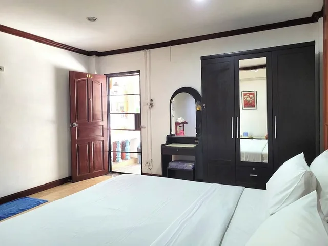 Deluxe, King Bed, No Window, Balcony، Rabbit Mansion 1/10