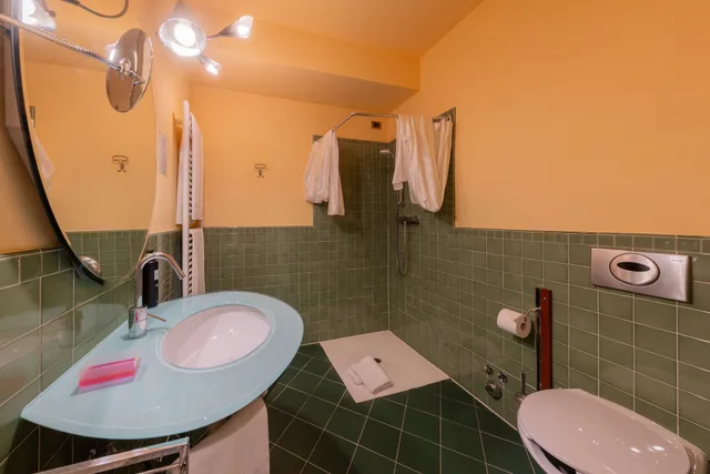 Standard, Double Bed, Street Side View، Hotel La Darsena 3/4
