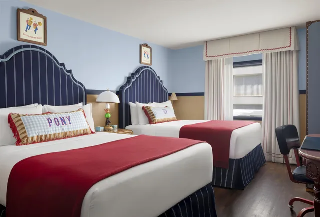 غرفة بسرير مزدوج بإطلالة على المسبح، Graduate by Hilton Dallas 2/6