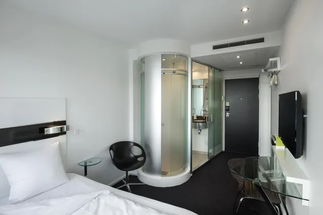 Heaven, Queen Bed, Wakeup Copenhagen Borgergade 2/2