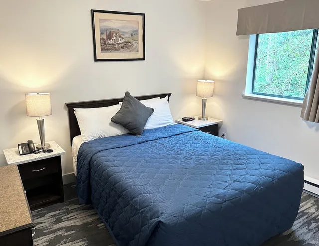 غرفة قياسية بسرير كوين، Canadian Inn 1/6