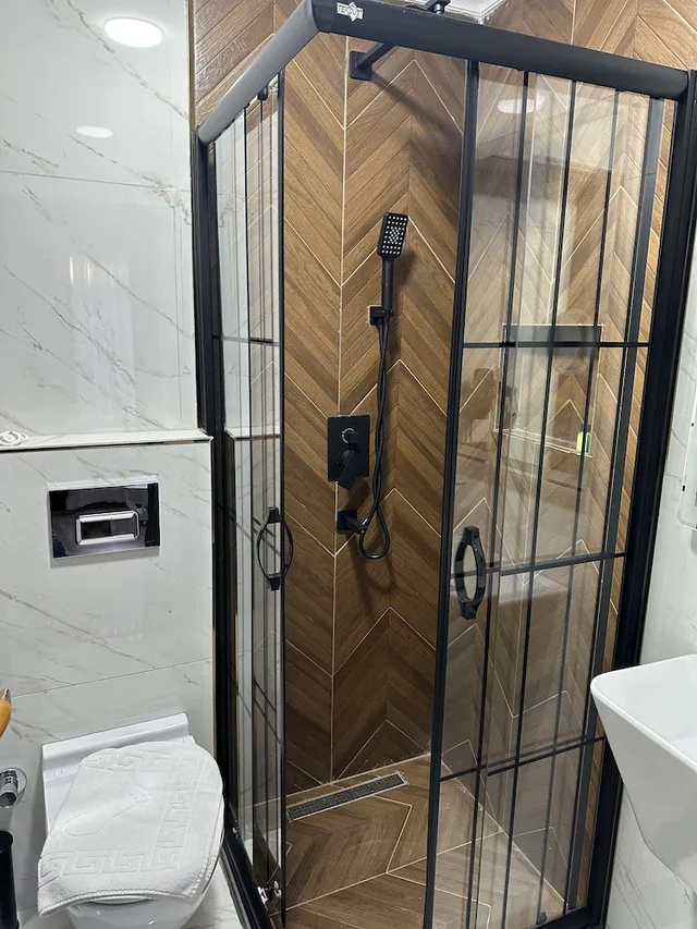 1 Bedroom, Family, Quadruple, 1 King and 1 Single Beds, Murphy Bed، Blue Tuana Hotel 10/10