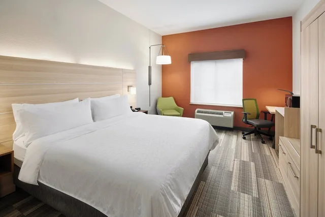 غرفة قياسية بسرير كينج، Holiday Inn Express Hotel Suites Salem 1/3