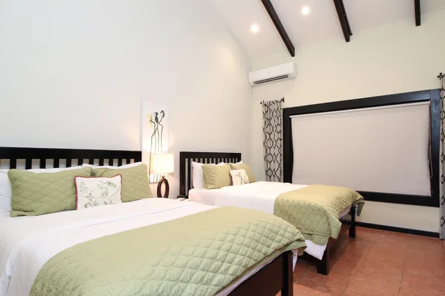 جناح بسريرين كوين، The Riverside Inn 3/9