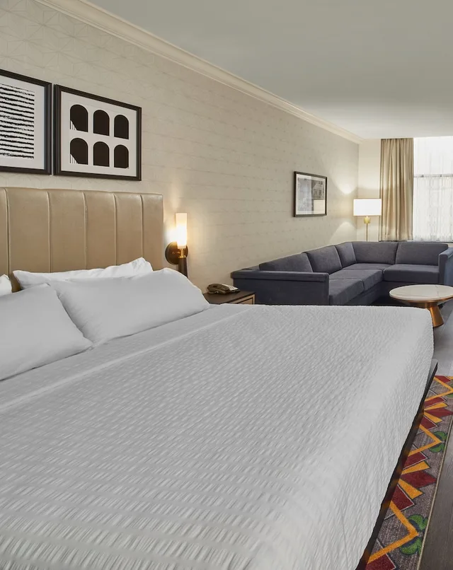 غرفة بريميوم بسرير كينج، Hotel Indigo Cleveland Downtown 3/5