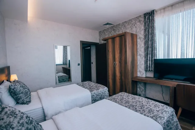 جناح كبير بإطلالة على البحر بشرفة بغرفتي نوم، Life Point Hotel 4/10