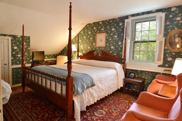 Anthony, Superior, King Bed, Street View, Private Bathroom، Duling Kurtz House and Country In 3/3