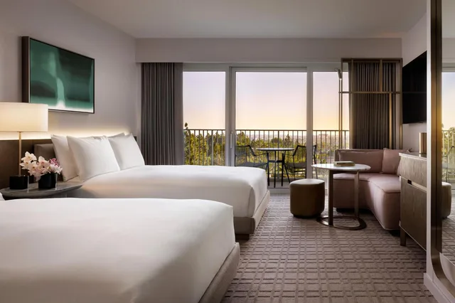 Plaza, Century, 2 Double Beds, Balcony, Accessible، Fairmont Century Plaza Los Angeles 2/7