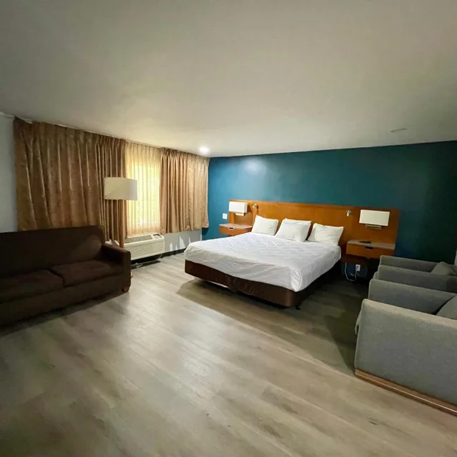 Suite, Portside Inn & Suites 3/7