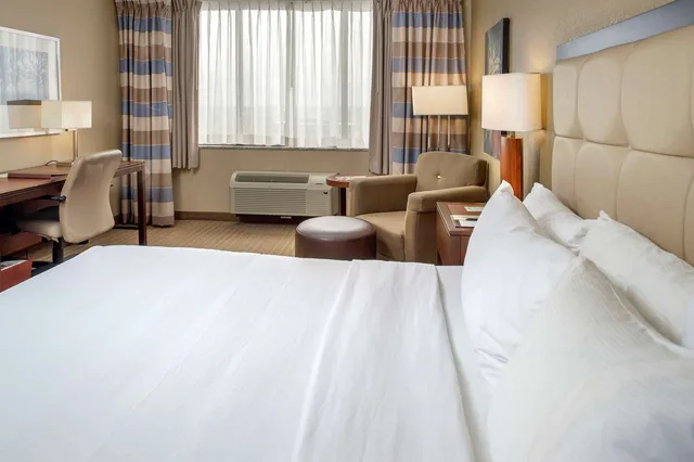 غرفة بسريرين كوين بإطلالة، Doubletree By Hilton Hotel St Louis Westport 4/5