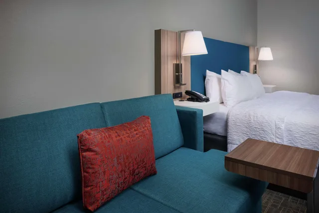 Study, King Bed, Sofa, Balcony، Hampton Inn Jupiter/Juno Beach 2/3