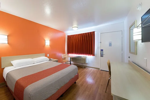 Standard, Double Bed, Accessible, Motel6 Mcallen, TX 1/9