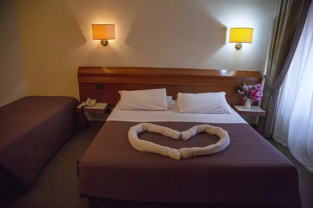 غرفة ثلاثية، Arcadia Hotel 2/4