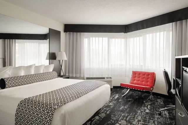 Deluxe, King Bed, Accessible, Centennial Hotel Spokane 1/3