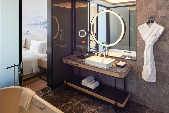 غرفة سوبيريور بسريرين منفصلين بإطلالة على البحيرة، Pullman Suzhou Taicang 3/3