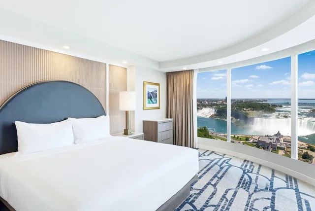 Presidential, Premium, Suite, King Bed, Falls View, Sofa, High Floor، Embassy Suites By Hilton Niagara Falls Fallsview 1/4
