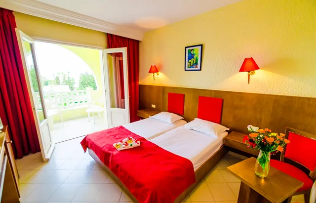 غرفة قياسية ثلاثية، Houria Palace 1/8