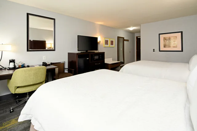Room, 2 Queen Beds, Hampton Inn and Suites-Bakersfield/Hwy 58, CA 1/4
