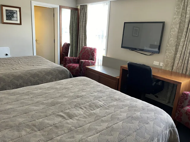 استوديو عائلي بسريرين كوين، Discovery Settlers Hotel Whangarei 2/3