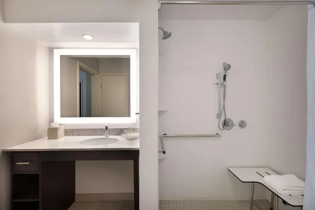 2 Bedrooms, Suite, King Bed, 2 Bathrooms, Accessible، Homewood Suites By Hilton Clearwater 4/4