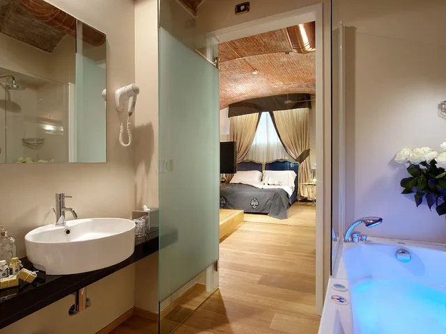 جناح استوديو سوبيريور بسرير كوين بجاكوزي، Graziella Patio Hotel 2/2