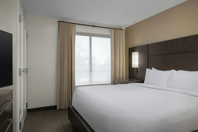 غرفة بسرير كينج، Residence Inn By Marriott Charlotte Northlake 1/7
