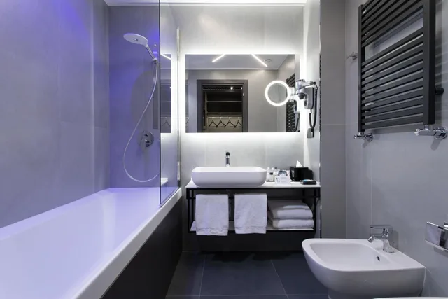 Room, Queen Bed, iQ Hotel Milano 4/5