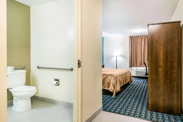 غرفة بسرير كينج لذوي الإعاقة، Quality Inn Loudon-Concord 5/5
