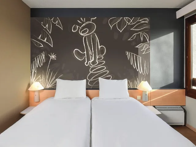 غرفة بسريرين منفصلين بإطلالة على النهر، Ibis Dinant Centre 4/9