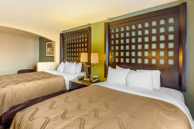 Suite, 2 Queen Beds, Quality Suites Sherman, TX 2/4
