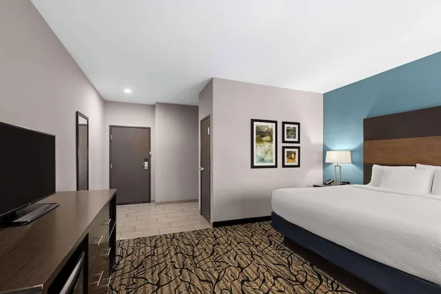 غرفة بسرير كينج، La Quinta Inn and Suites by Wyndham Cullman 2/9