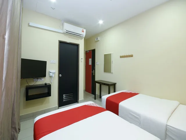 غرفة قياسية بسريرين منفصلين، Hotel O Ys Inn 1/3