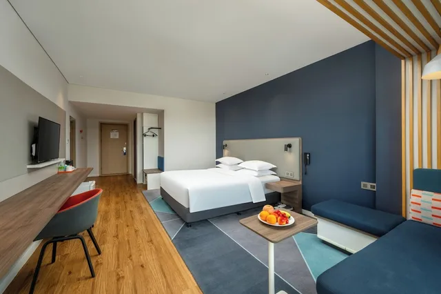غرفة قياسية بسرير كينج بإطلالة على الجبل، Holiday Inn Express Jiangmen Jianghai 2/4