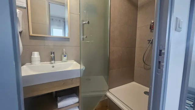 غرفة ثلاثية، Hotel Les Pieux 6/7