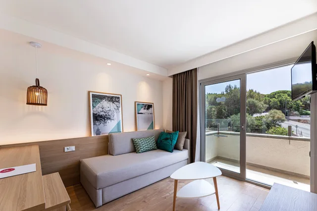 جناح بسريرين منفصلين بشرفة، Js Portocolom Suites 6/10
