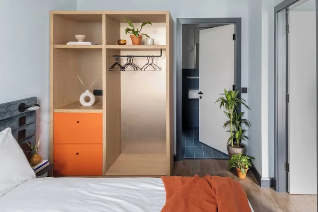 Family, Apartment, Queen Bed, Sofa, Beckett Locke 3/3