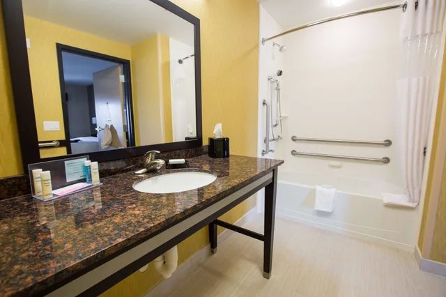 Studio, King Bed, Accessible, Hampton Inn And Suites Toledo Westgate 2/2
