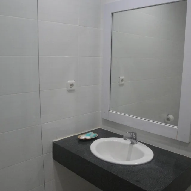 غرفة ديلوكس بسرير مزدوج أو سريرين منفصلين بإطلالة على البحر، Matahari Hotel 7/10