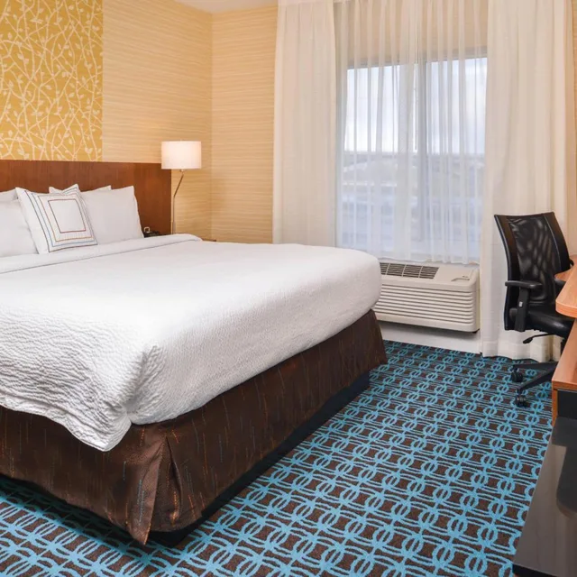 غرفة ديلوكس بسرير كينج بإطلالة على النهر، Fairfield Inn Suites Eugene East Springfield 1/3