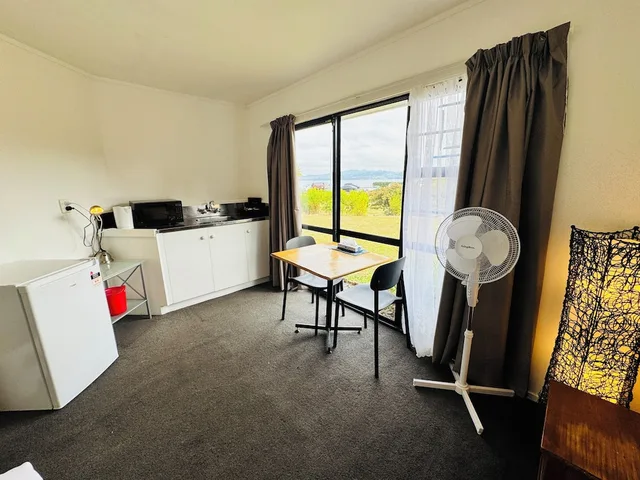 استوديو اقتصادي بسرير كوين بإطلالة على البحيرة، Asure Chelmswood Motel Taupo 1/1