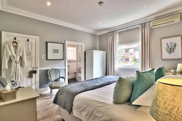 Deluxe, Double Bed, Parker Cottage 4/7